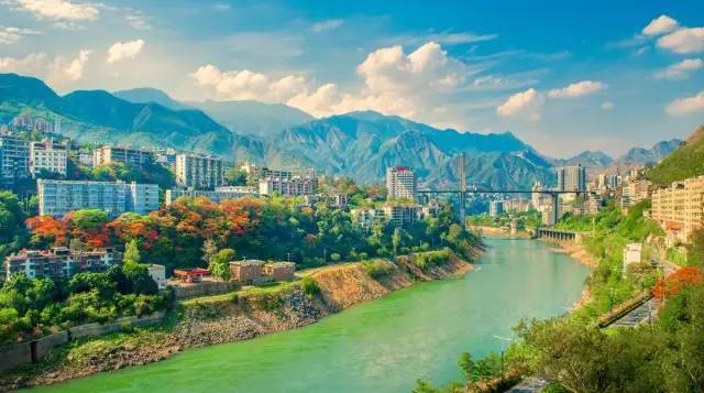 蜀韵川风，四川自然风光与文化底蕴的和谐交响