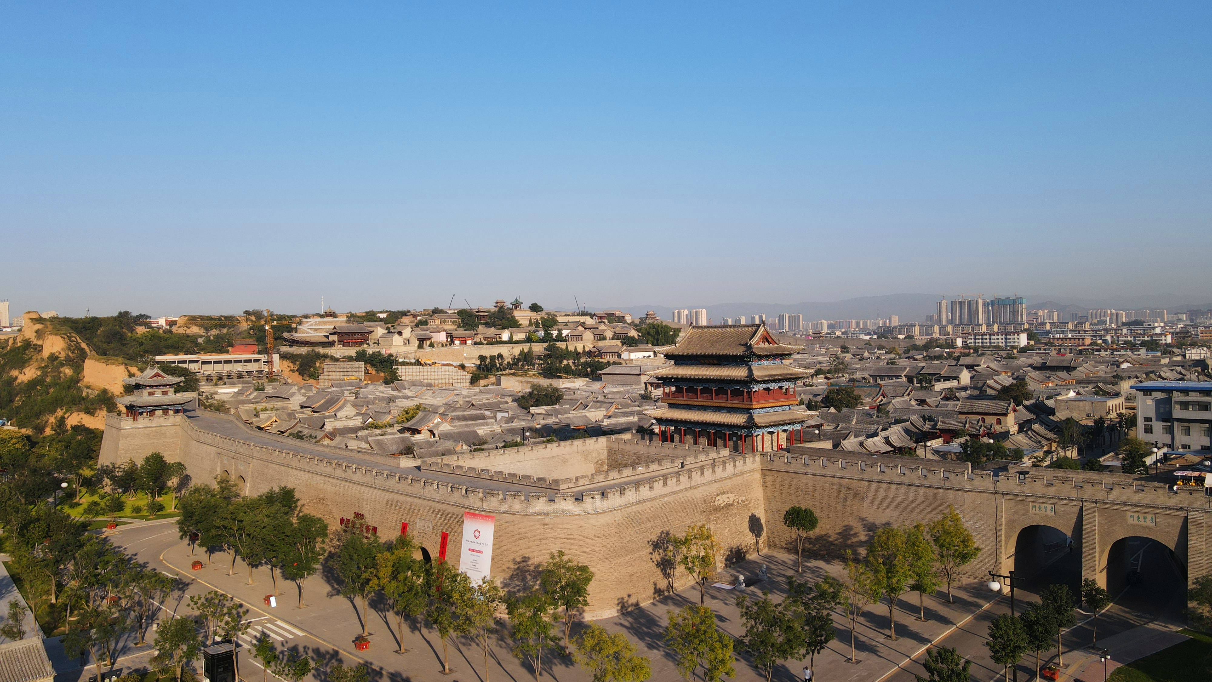 忻州盛典，嘉宾云集，观众热情如火